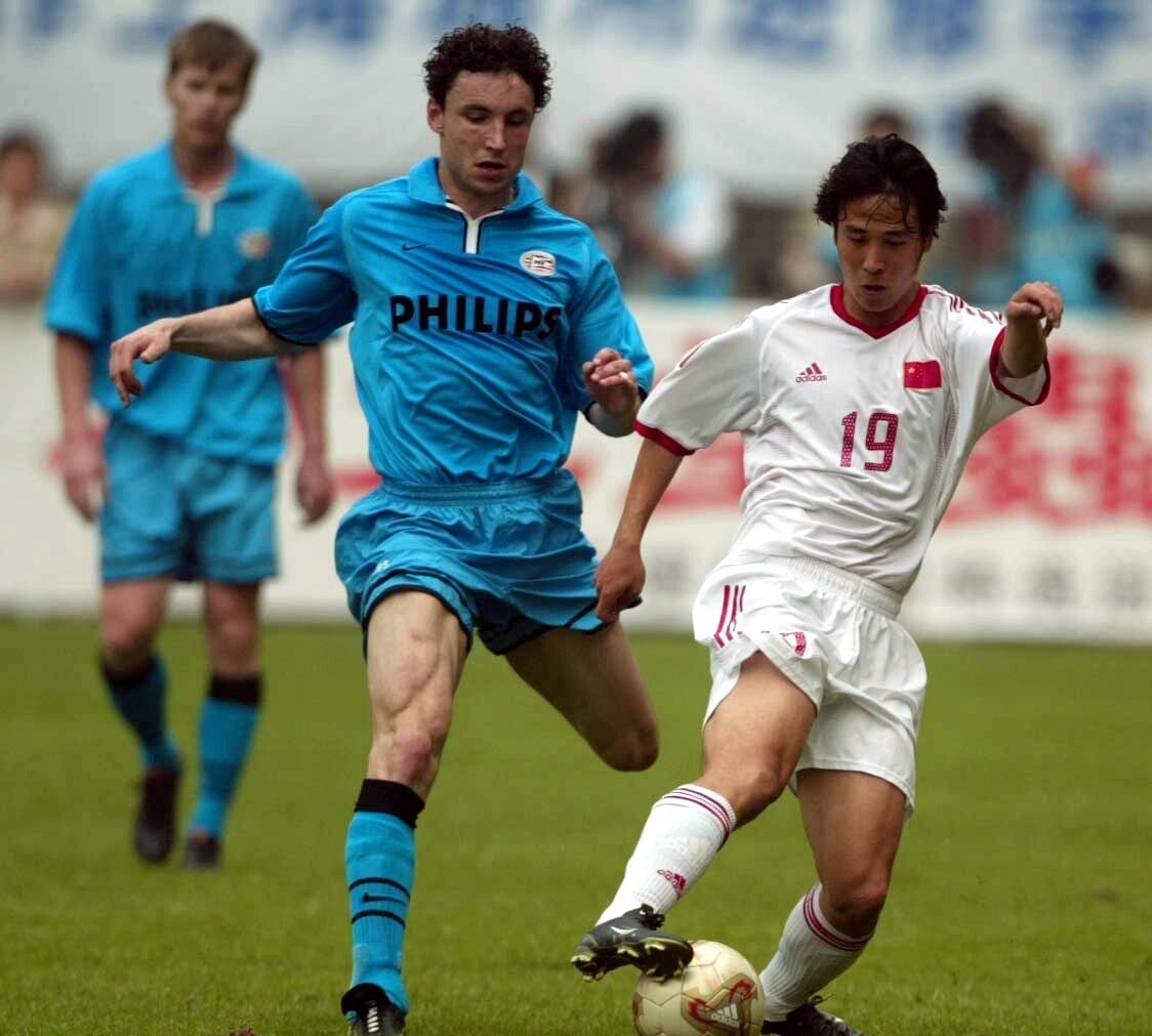 包含克雷斯费尔德在主场大胜对手的词条