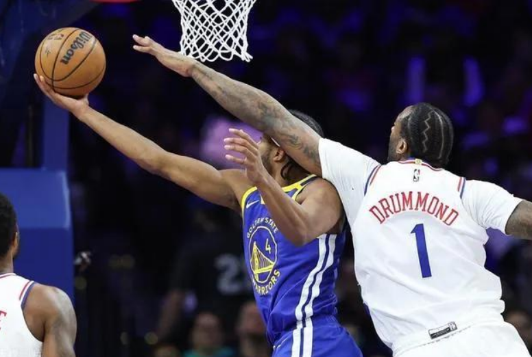 勇士全队持续火力全开,夺得关键胜利 勇士全队持续火力全开,夺得关键胜利