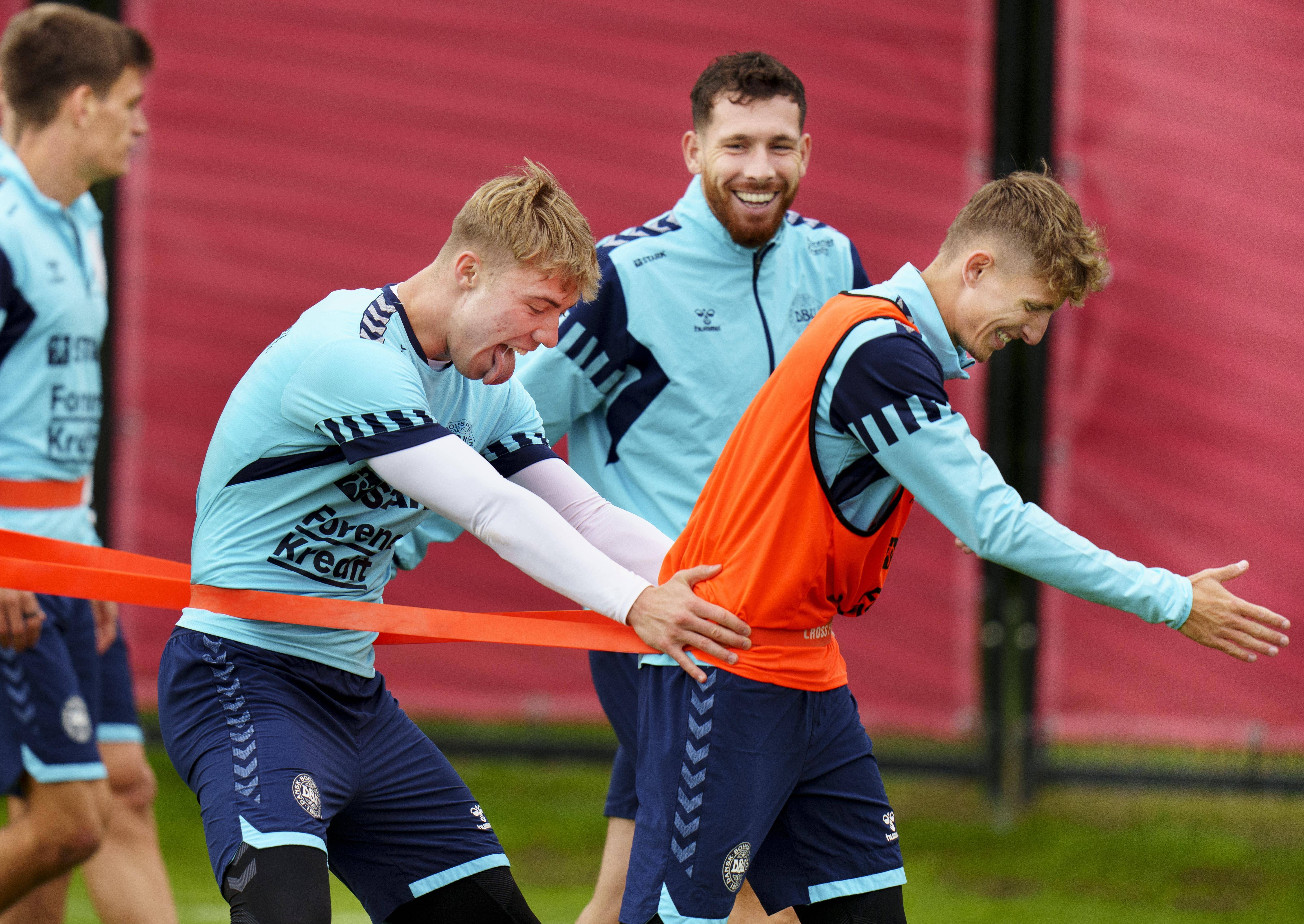 关于欧锦赛预选赛场面激烈,球队士气高昂的信息 关于欧锦赛预选赛场面激烈,球队士气高昂的信息