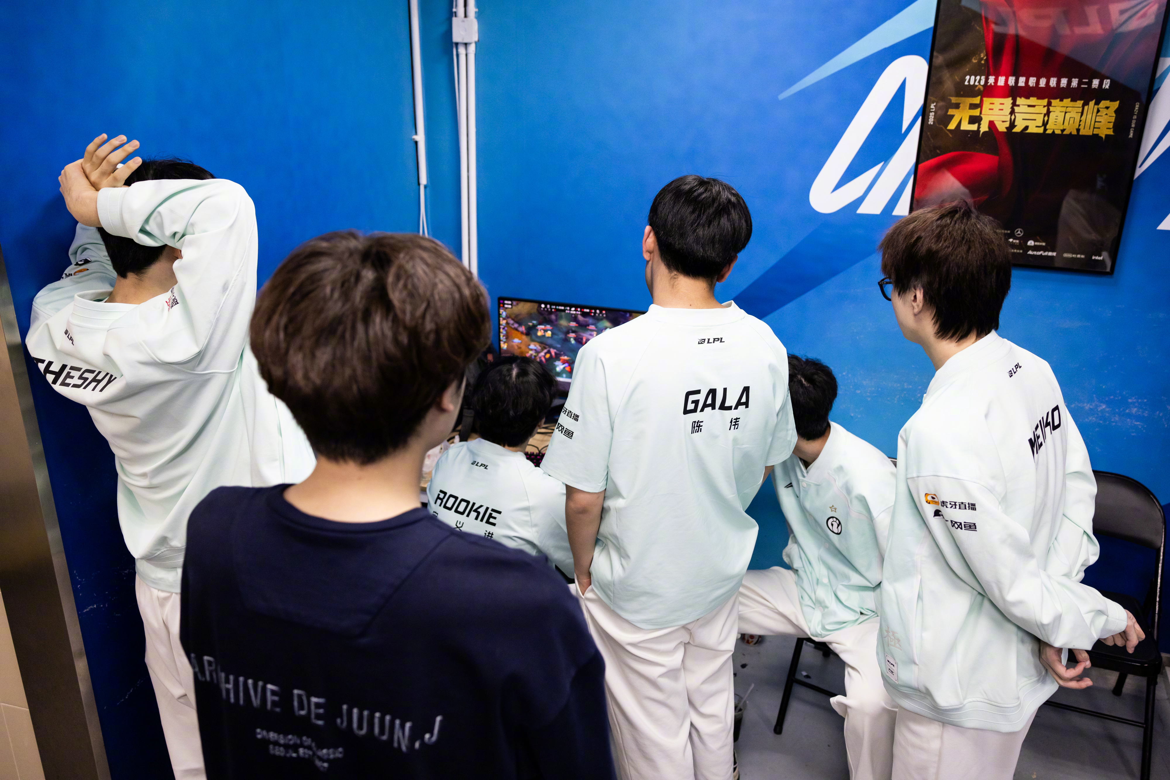 B体育网页版-大会决赛对手角逐，场上气氛十分紧张的简单介绍