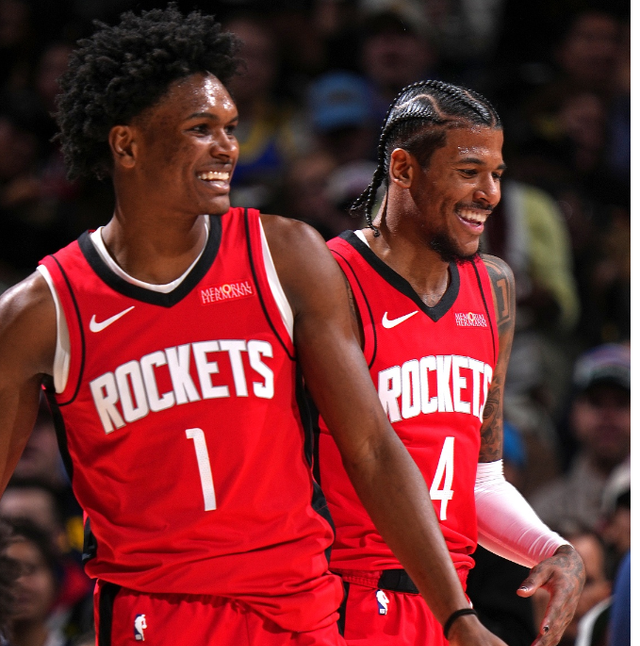 勇士双星全面发威，再胜马刺