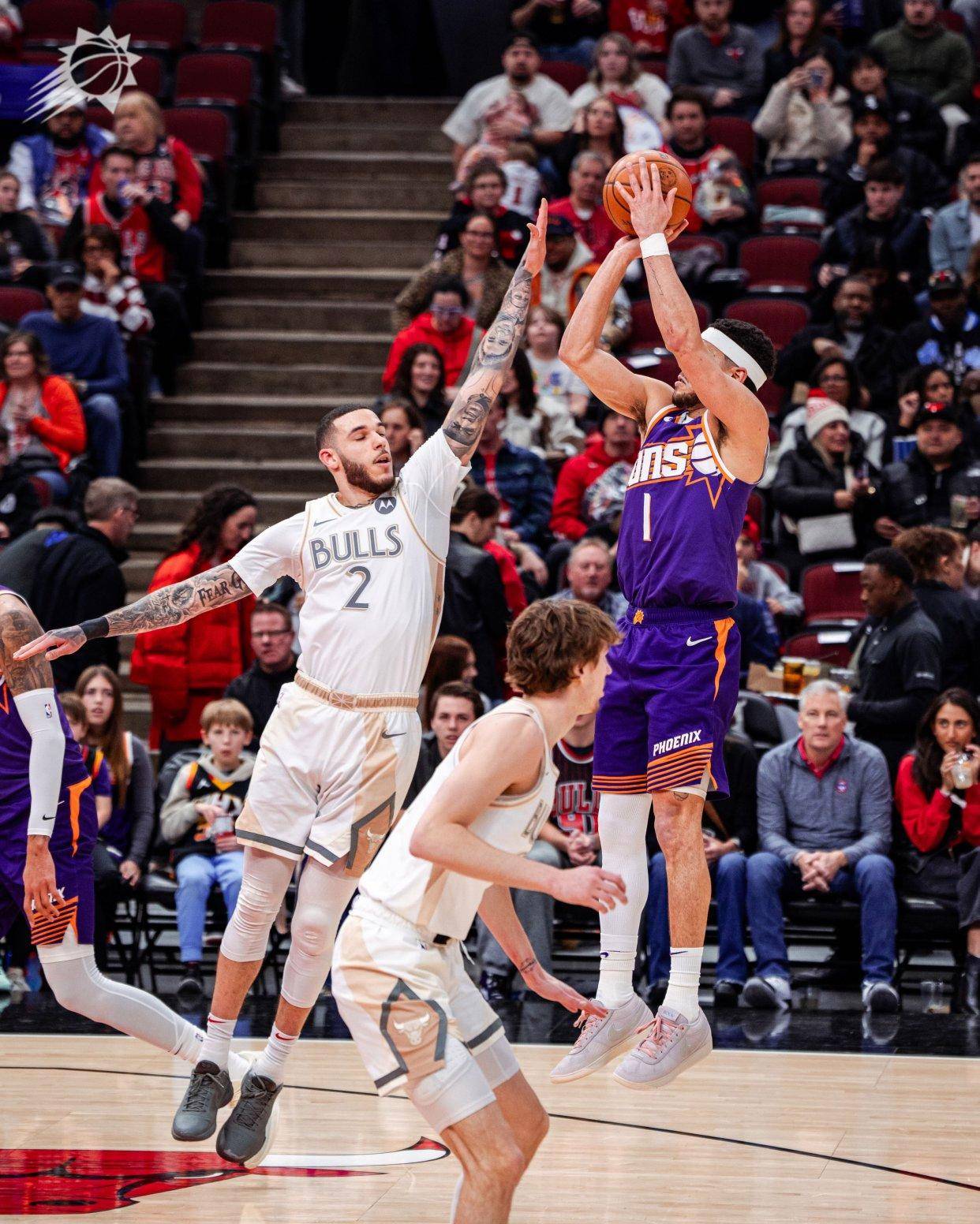 B体育官方入口-太阳击败快船，布克砍下35分